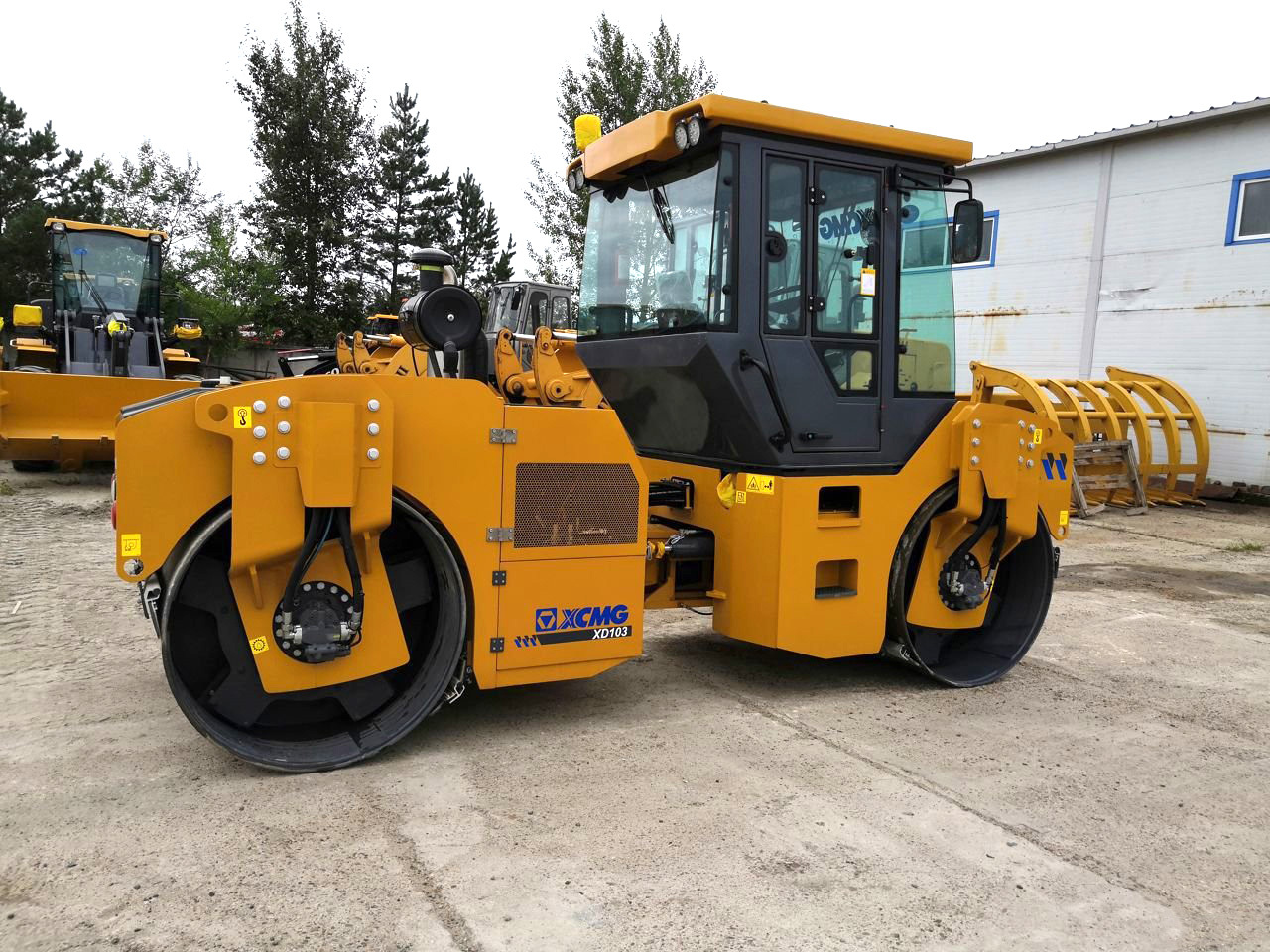 Двухвальцовый гидравлический каток XCMG XD103