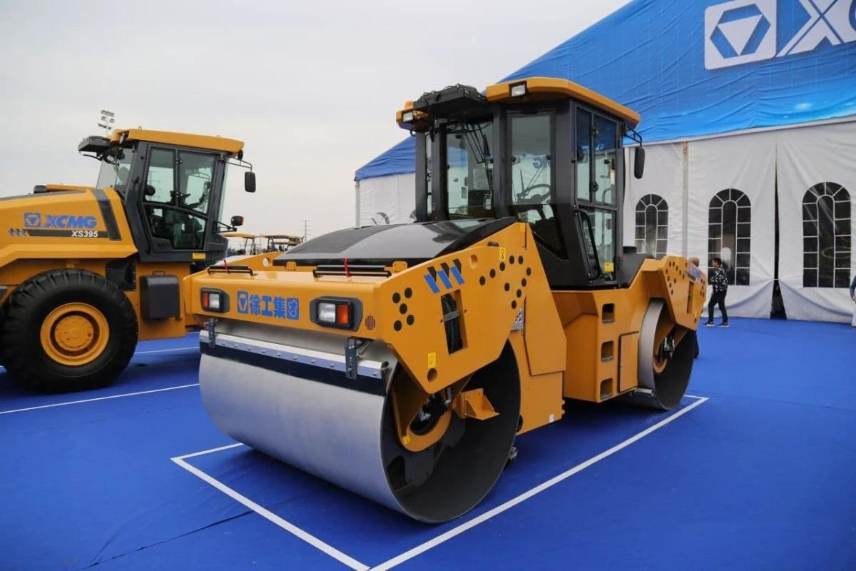 Двухвальцовый гидравлический каток XCMG XD143