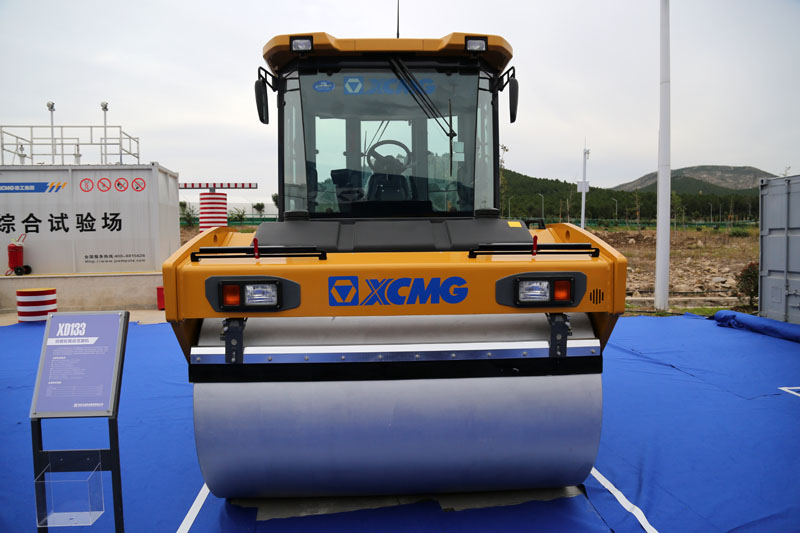 Двухвальцовый гидравлический каток XCMG XD143