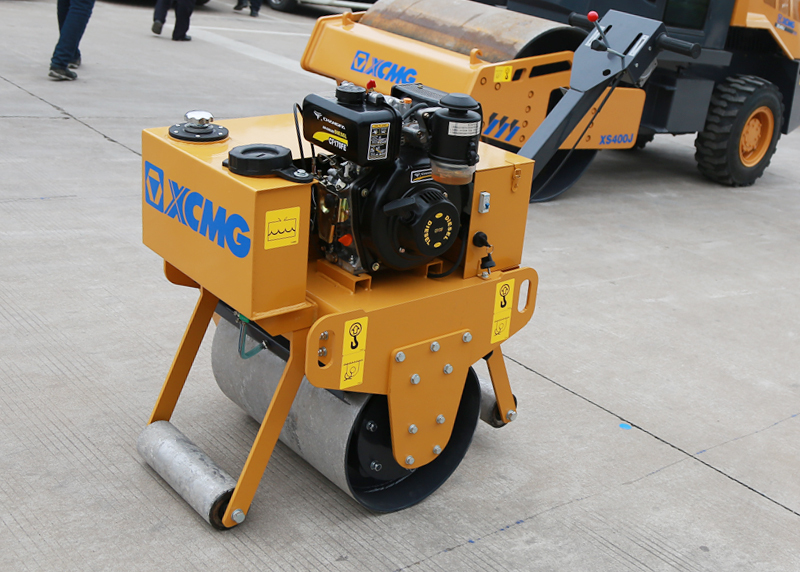 Ручной одновальцовый каток XCMG XMR030
