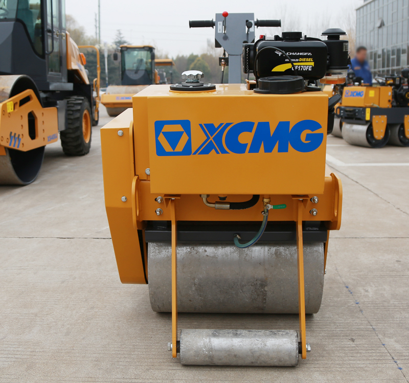 Ручной одновальцовый каток XCMG XMR040