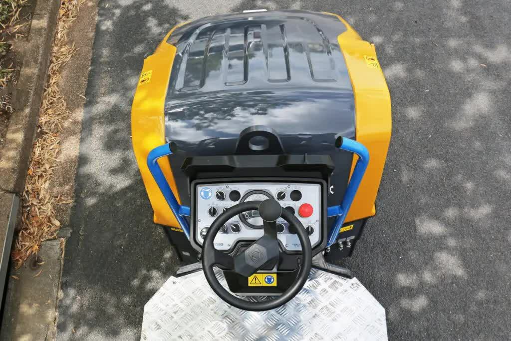 Каток тротуарный XCMG XD140S