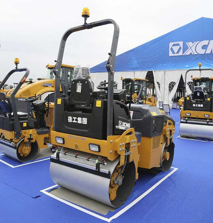 Каток тротуарный XCMG XMR303