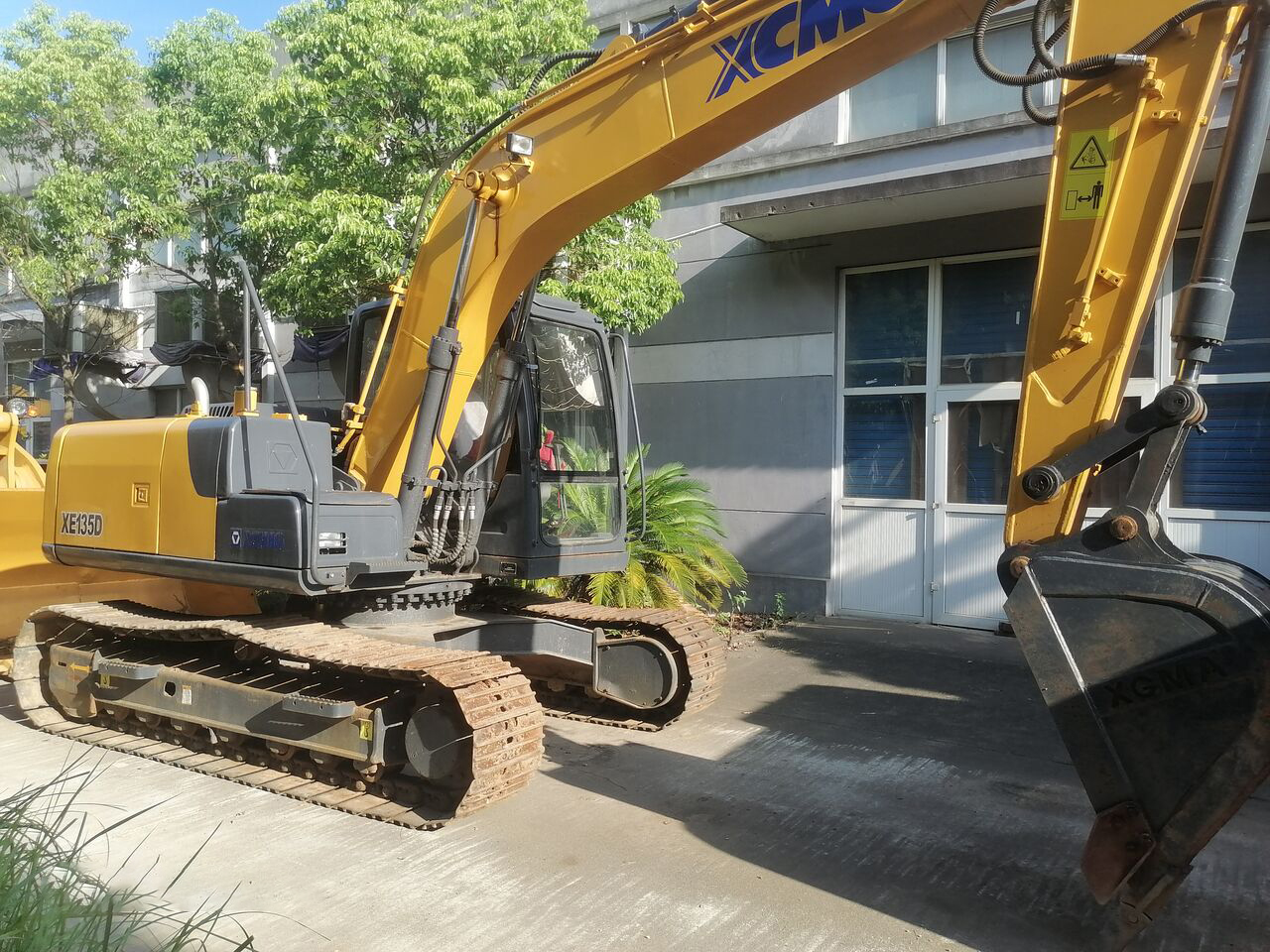 Гусеничный экскаватор XCMG XE135D