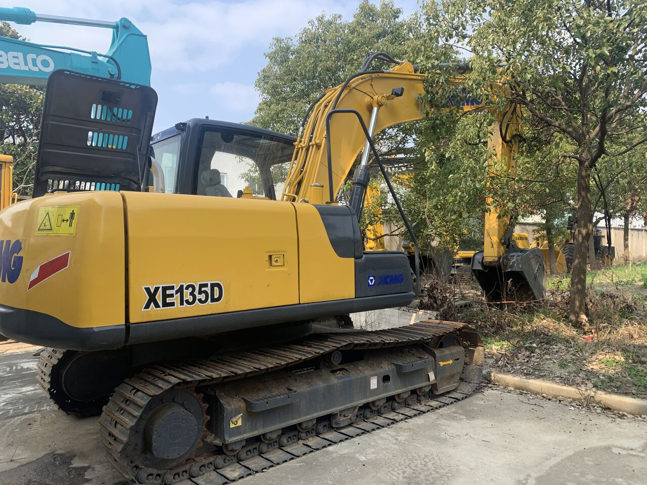 Гусеничный экскаватор XCMG XE135D