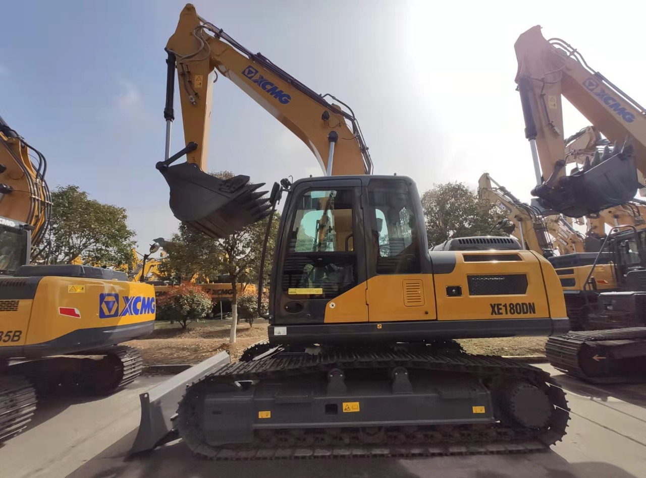 Гусеничный экскаватор XCMG XE180DN