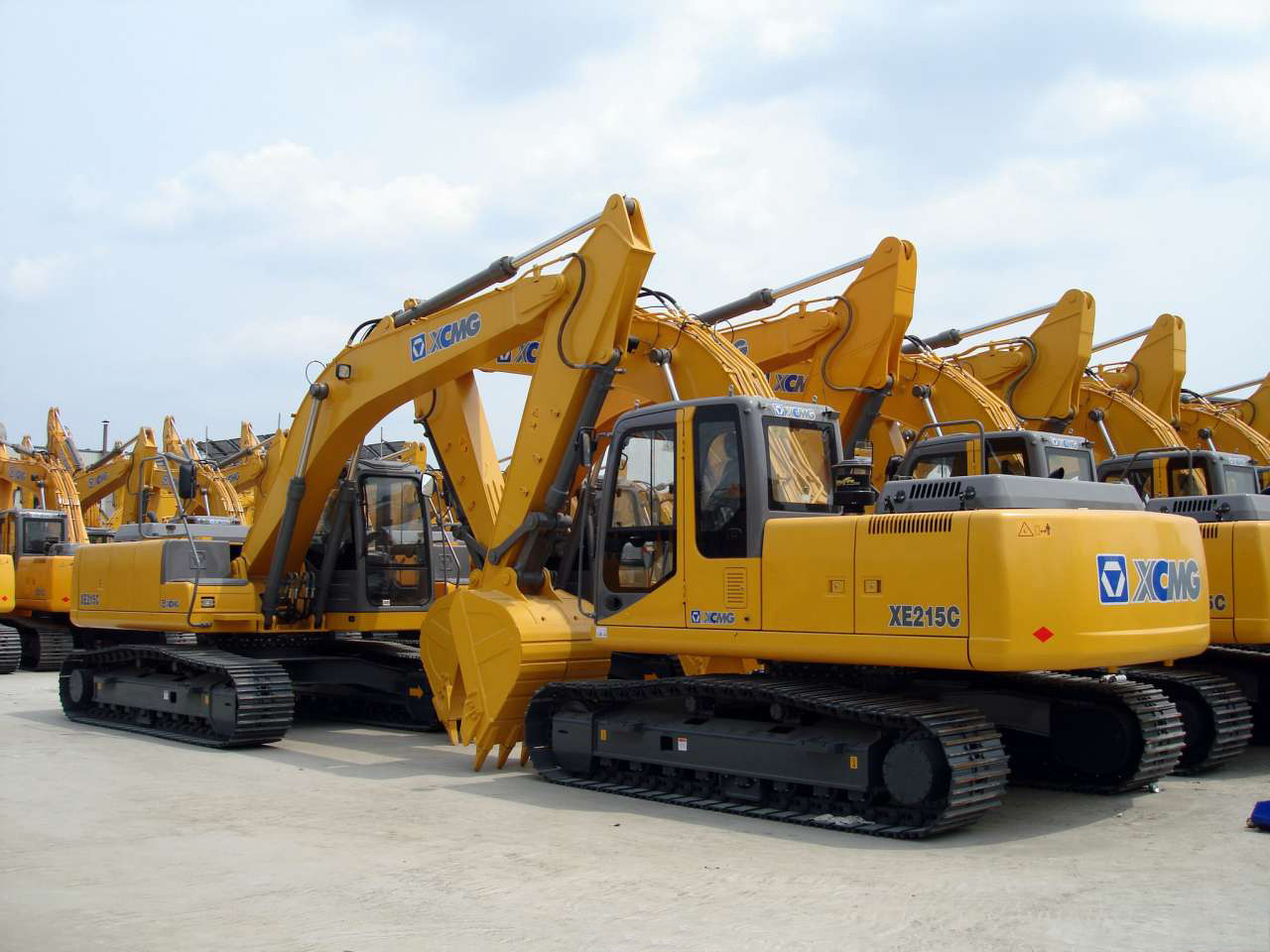 Гусеничный экскаватор XCMG XE215C (ISUZU)