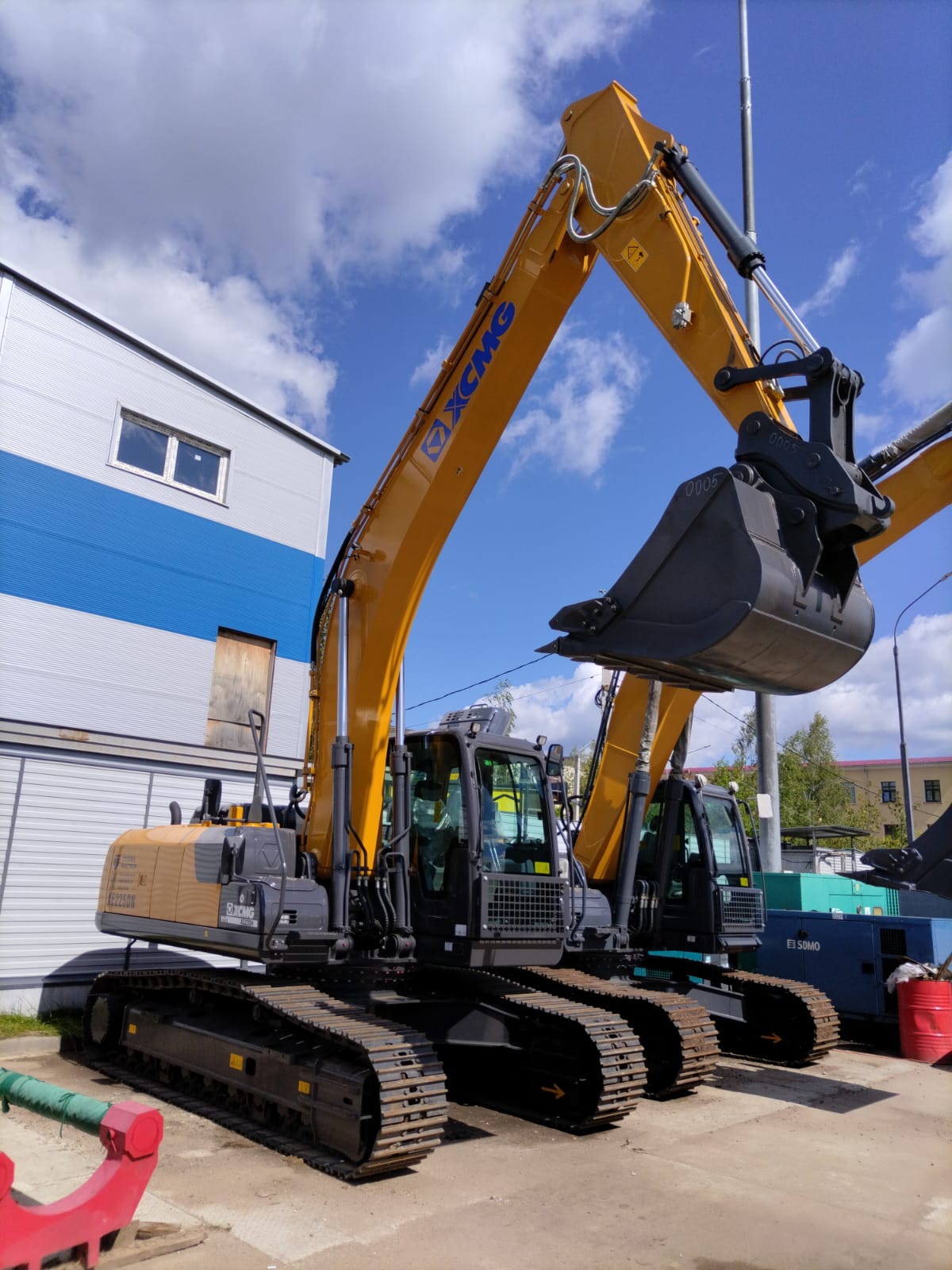 Гусеничный экскаватор XCMG XE225DN
