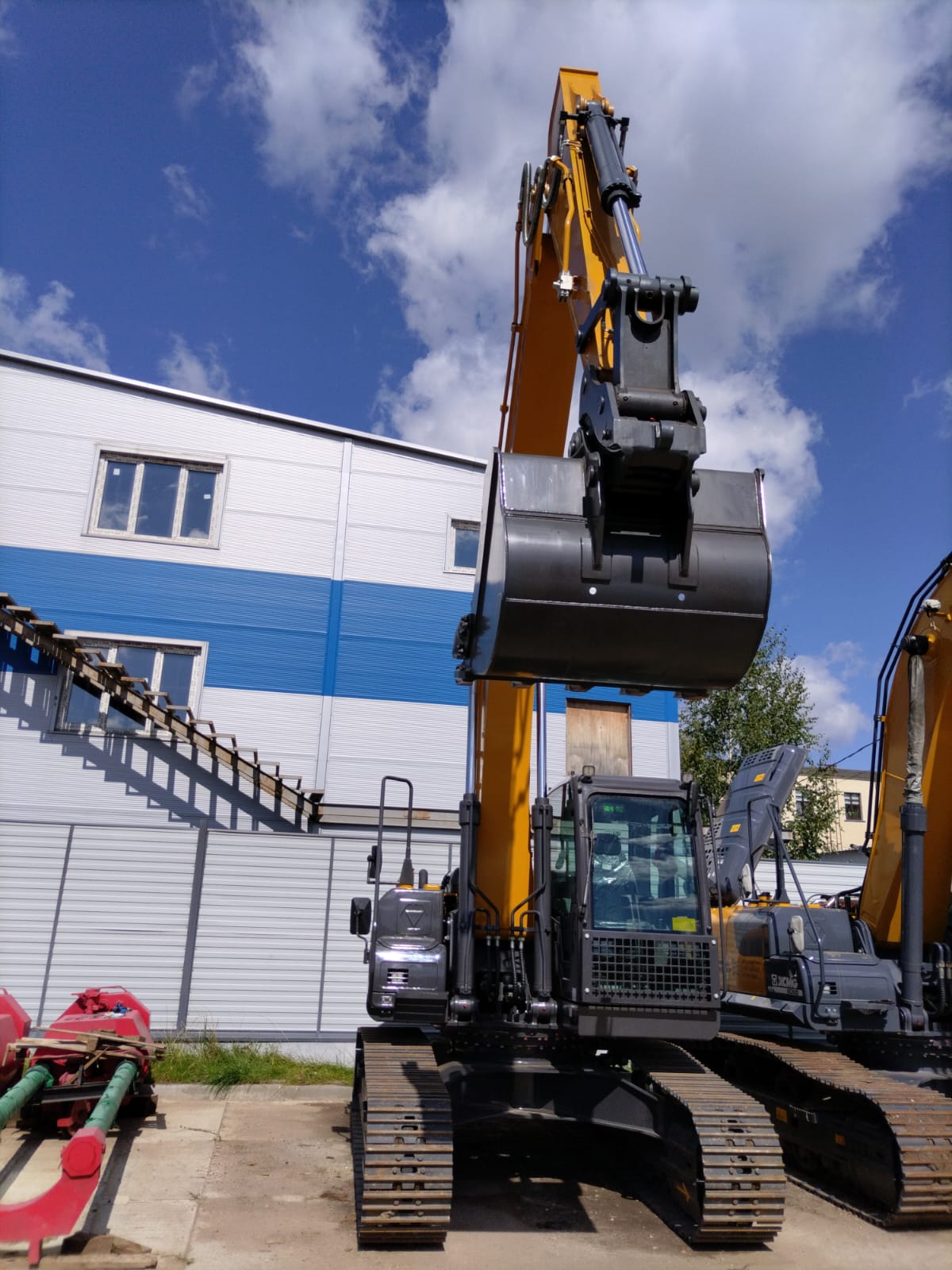 Гусеничный экскаватор XCMG XE225DN