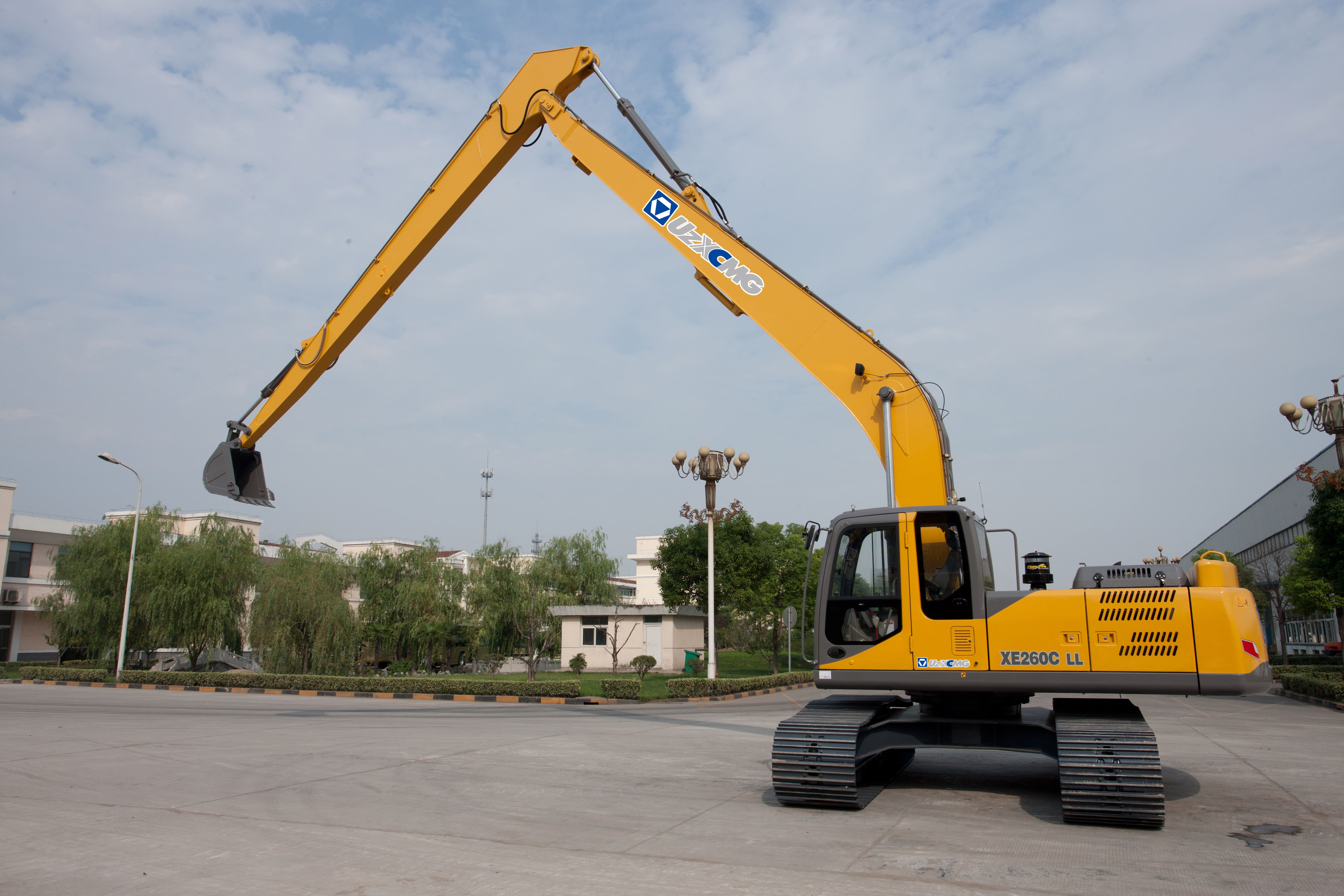 Гусеничный экскаватор XCMG XE260CLL