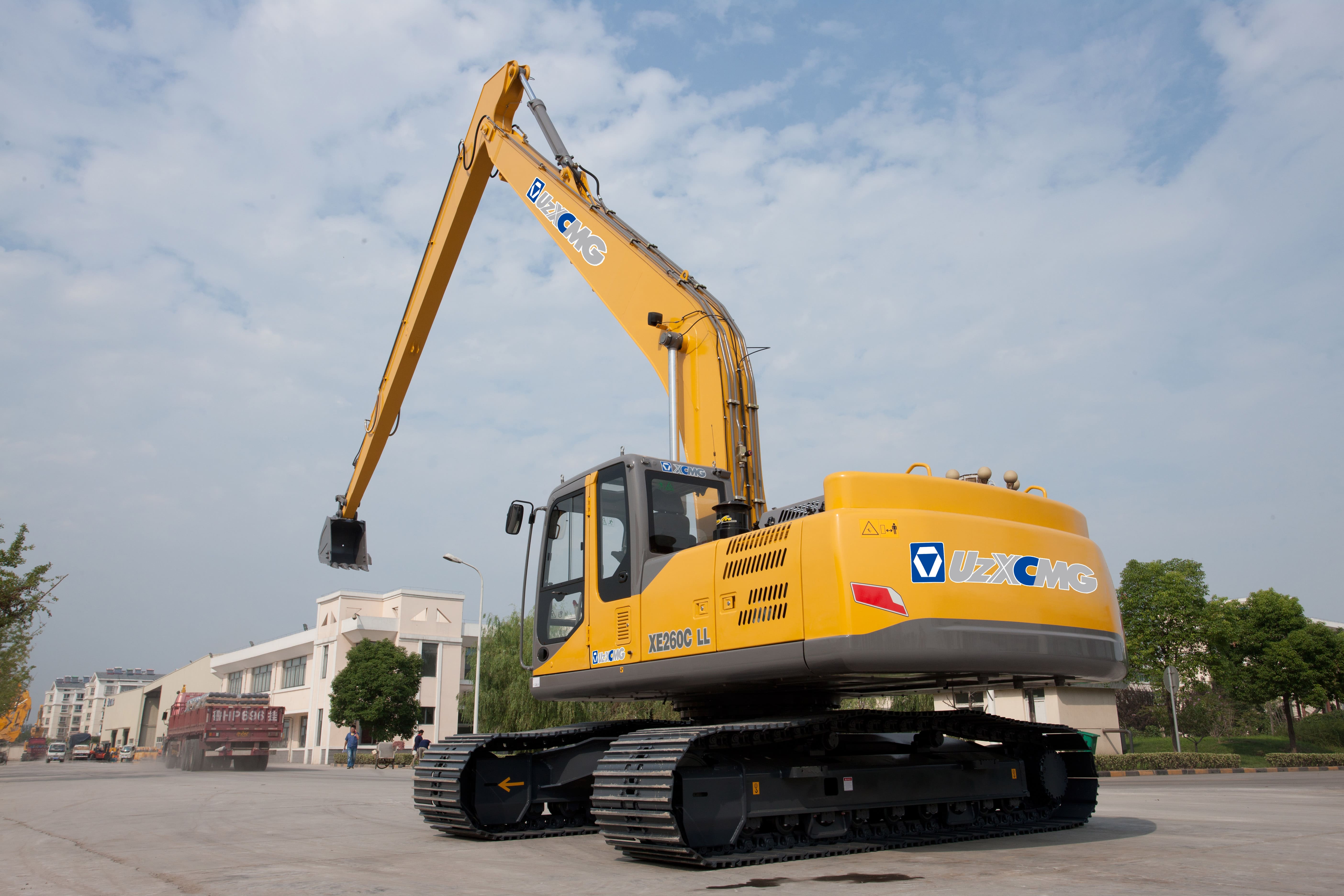 Гусеничный экскаватор XCMG XE260CLL
