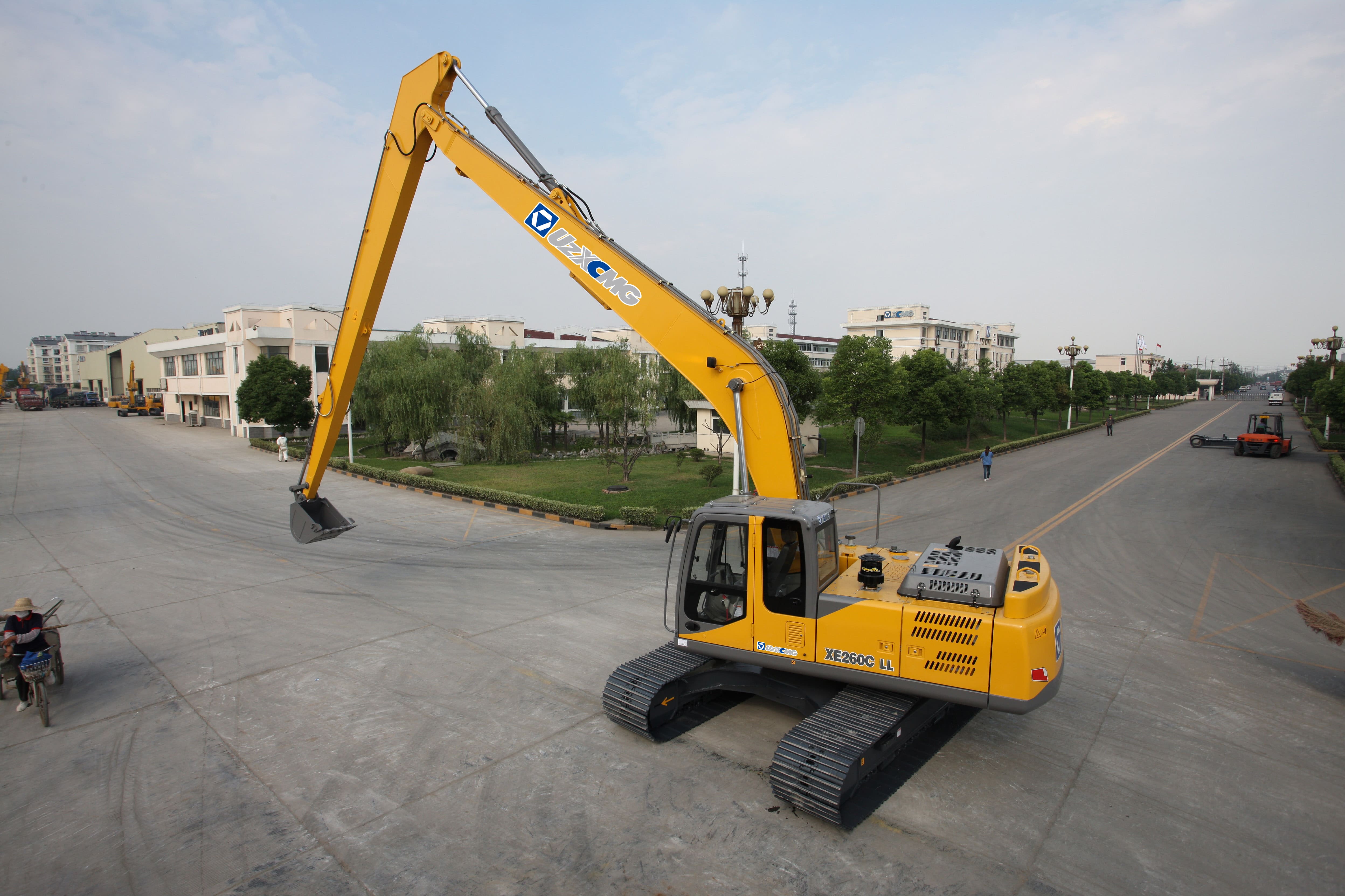 Гусеничный экскаватор XCMG XE260CLL