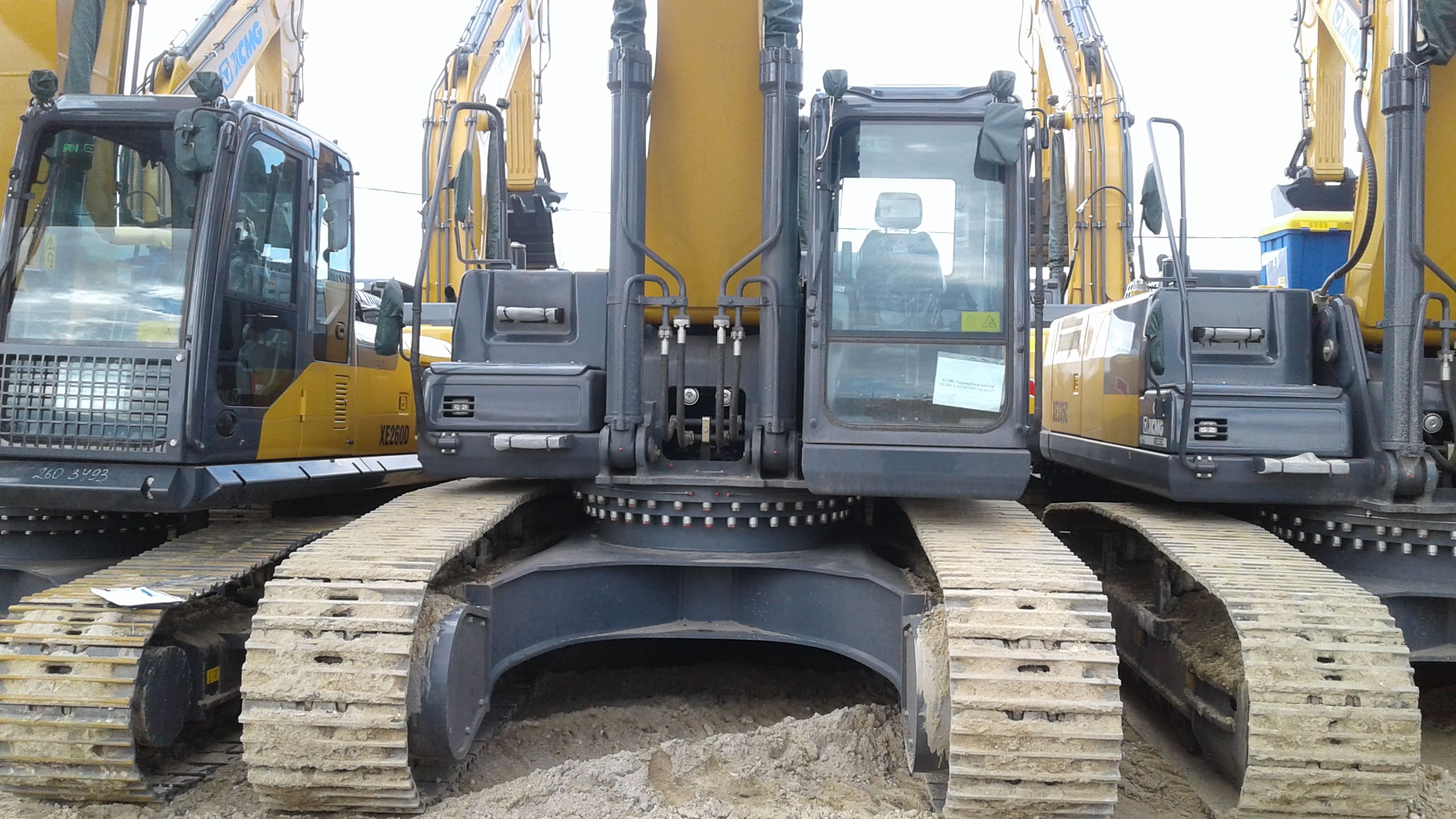 Гусеничный экскаватор XCMG XE260D
