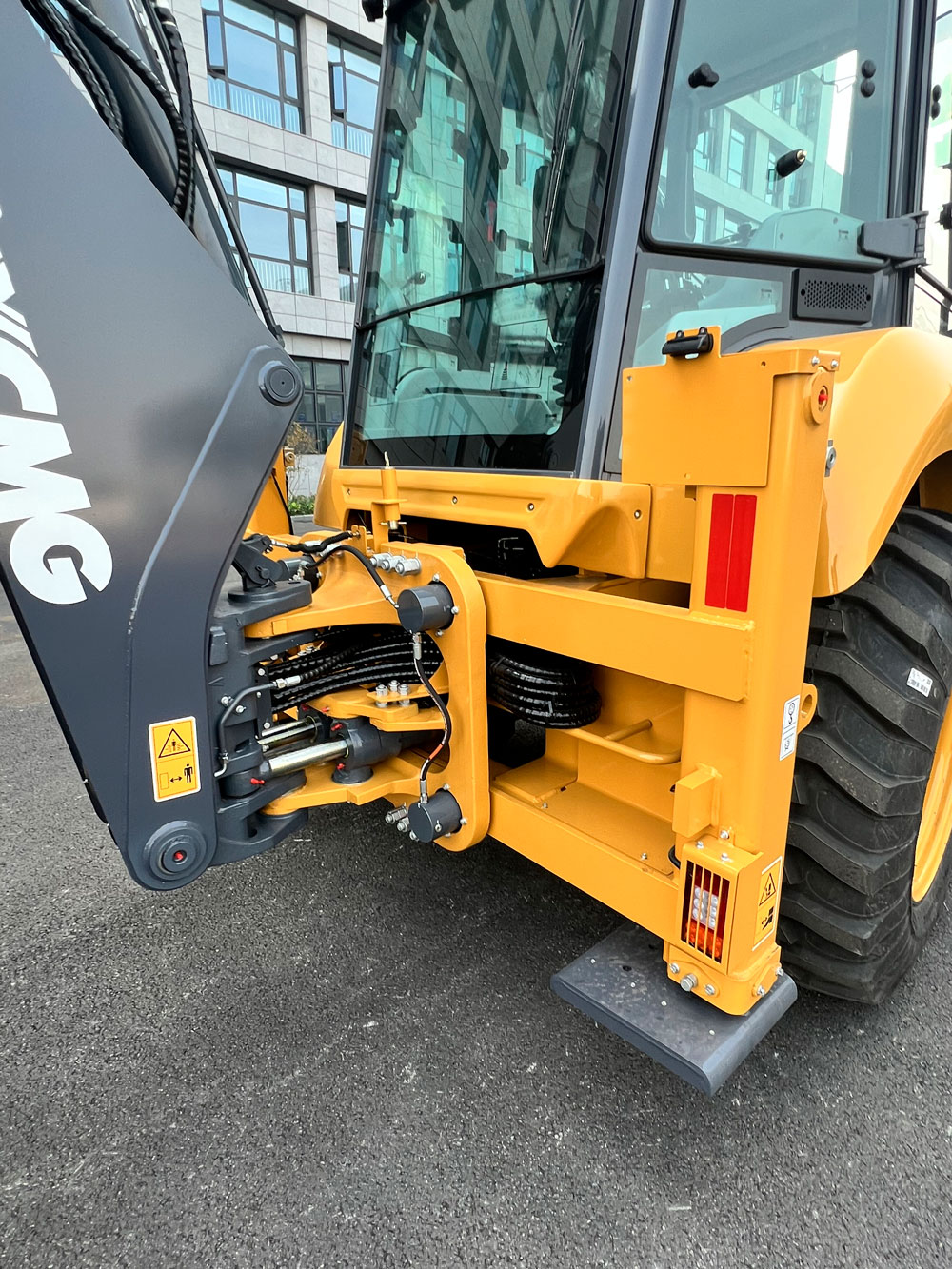 Экскаватор-погрузчик XCMG XC8-S2570