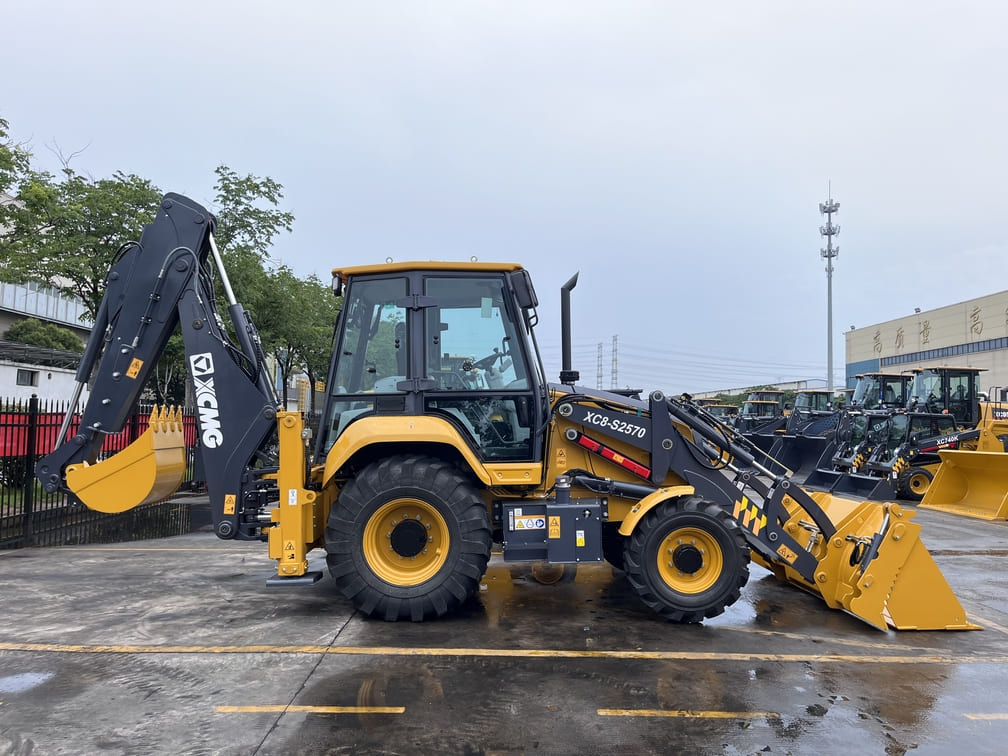 Экскаватор-погрузчик XCMG XC8-S2570