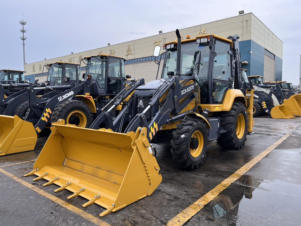 Экскаватор-погрузчик XCMG XC8-S2570