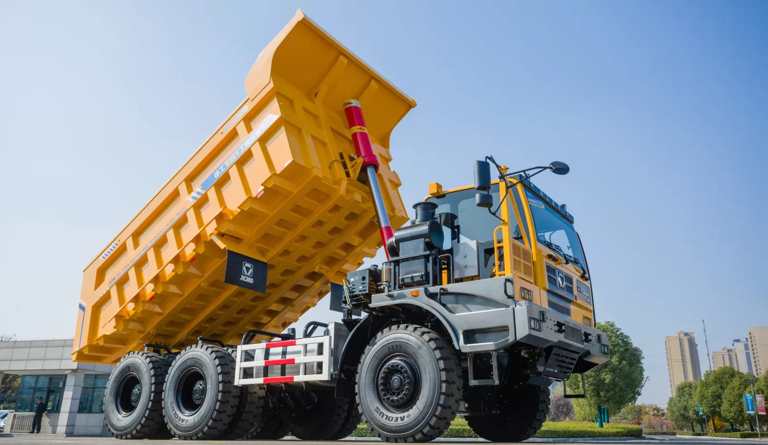 Карьерный самосвал XCMG XG105