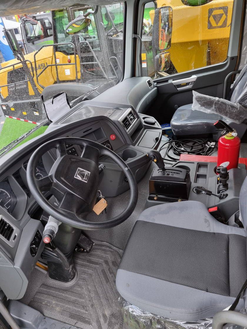 Карьерный самосвал XCMG XGA76