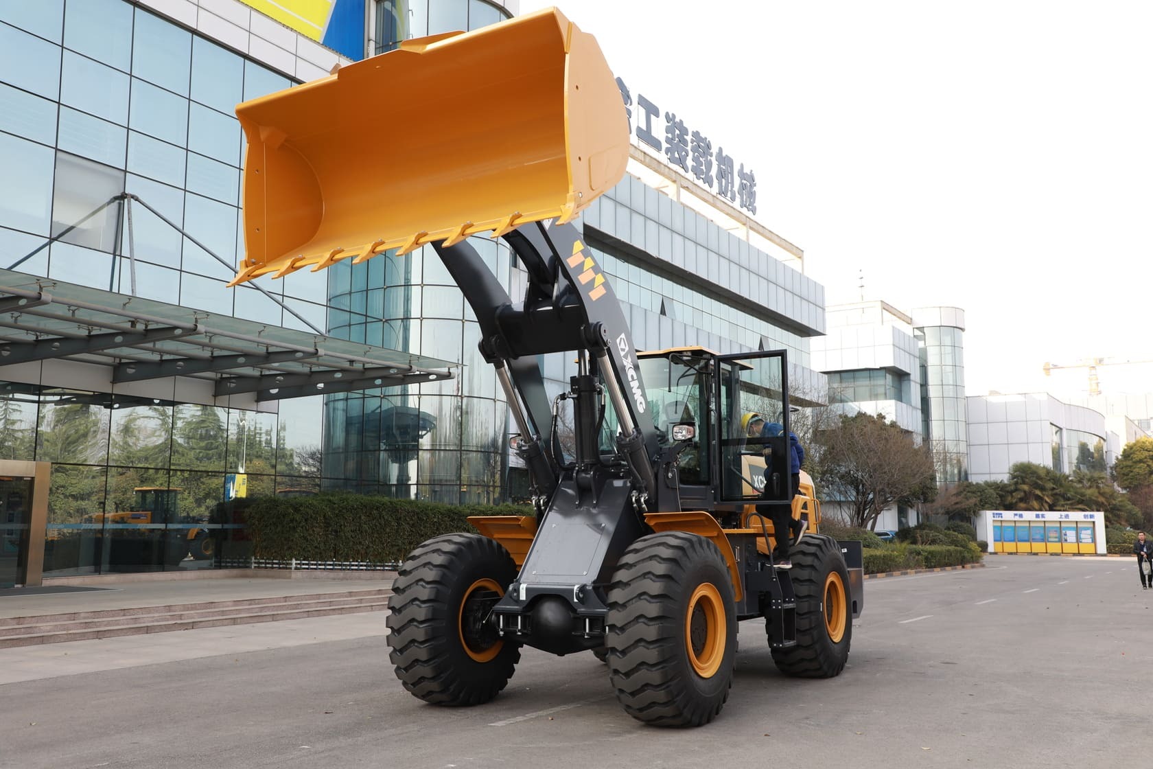 Фронтальный погрузчик XCMG XC968