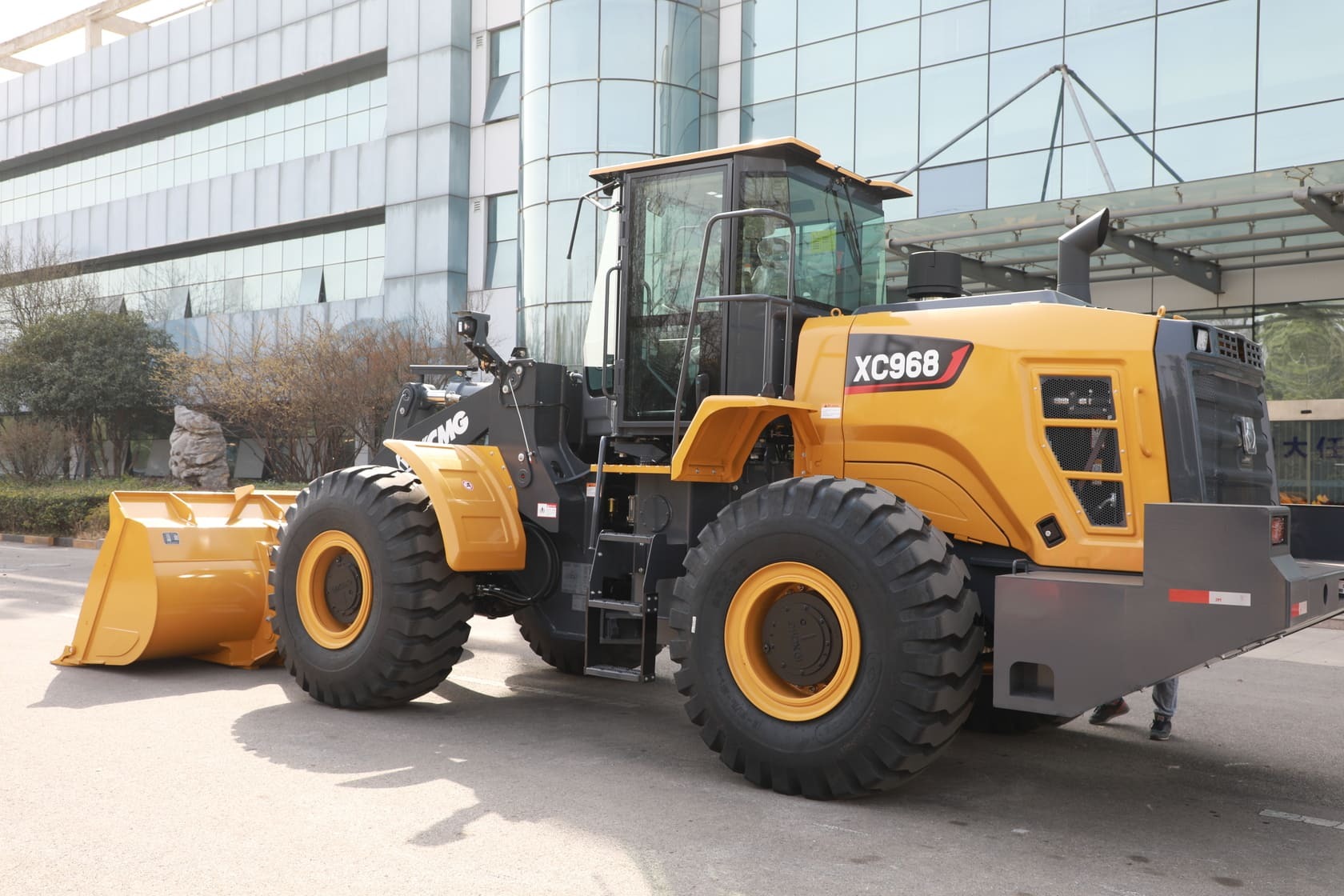 Фронтальный погрузчик XCMG XC968