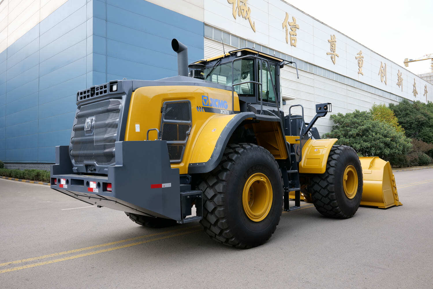 Фронтальный погрузчик XCMG XC978