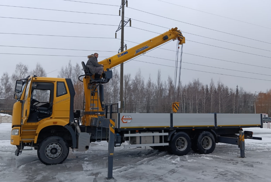 FAW CA3250 (6×4) с КМУ XCMG SQS 250-5 (10 т)