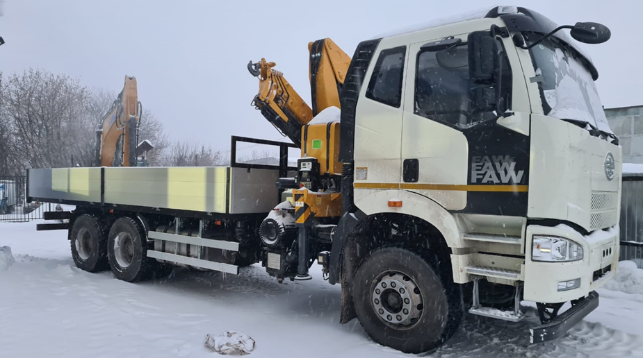 FAW CA3250 6x4 с КМУ XCMG SQZ 330-6