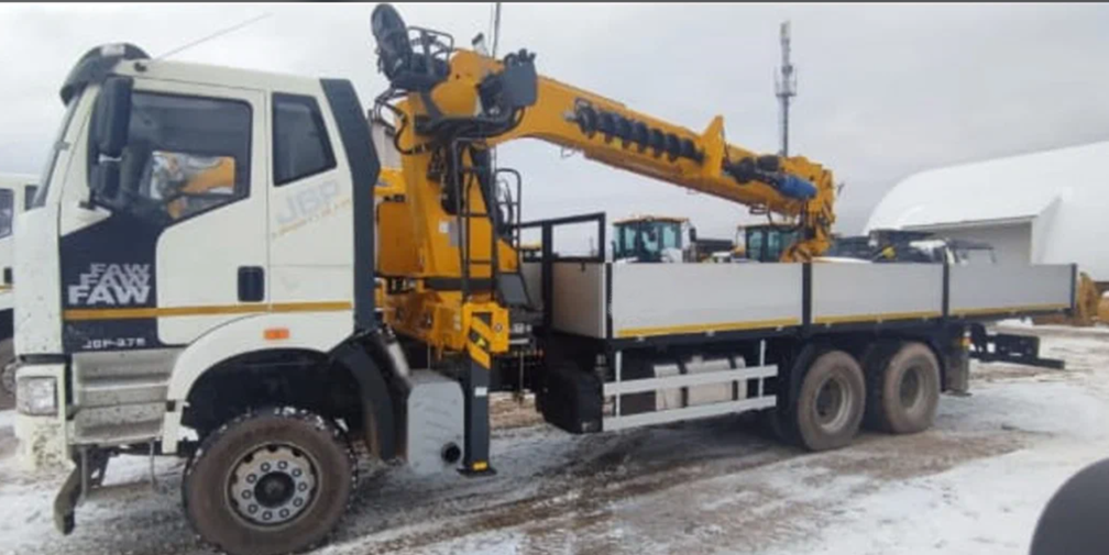 FAW CA3250 6x4 с КМУ XCMG QQS 200-6