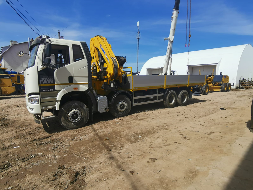 FAW 8x4 с КМУ XCMG SQZ 330-6